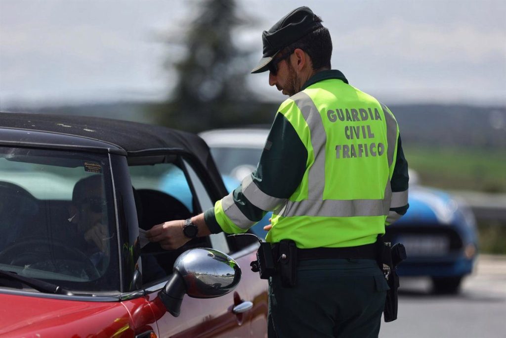 Preocupante Dato De La Dgt: Miles De Conductores Con Alcohol O Drogas Al Volante En Las Fiestas De Verano 1 Más De 600 Conductores Diarios, Detectados En Solo Una Semana