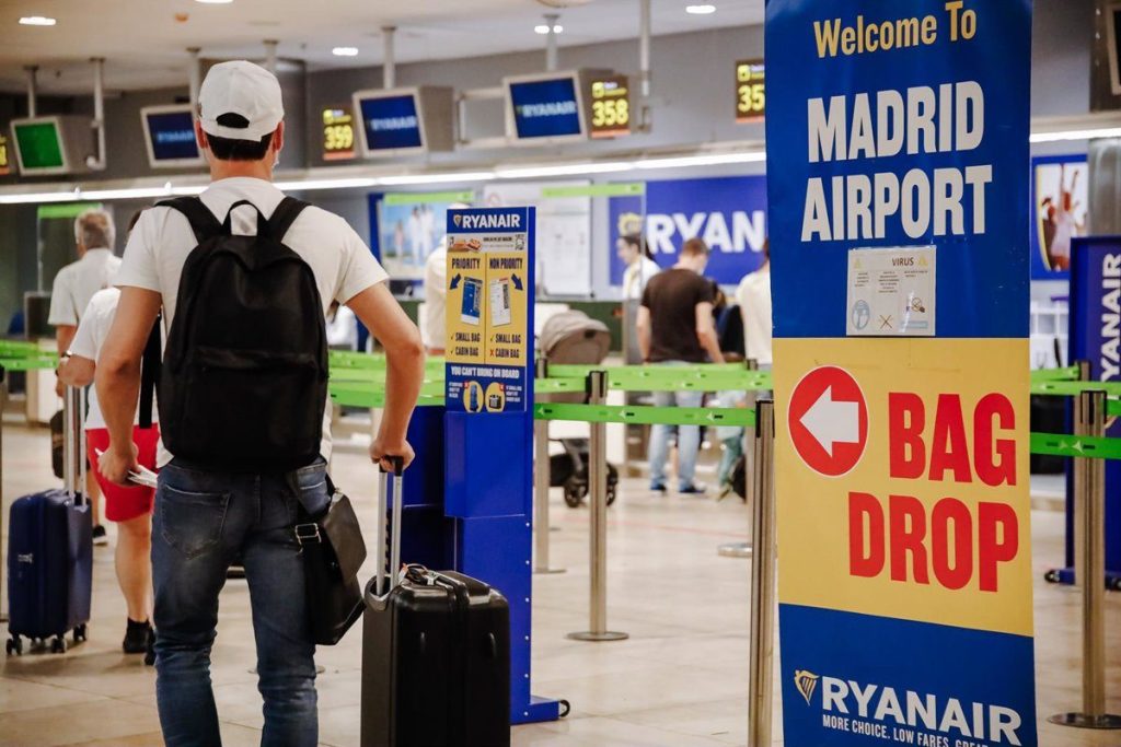 Ryanair Permite Llevar Una Maleta Más Grande Sin Coste Adicional: Buenas Noticias Para Tu Próxima Escapada 1 Más Espacio Sin Pagar Más: Así Cambia La Política De Equipaje De Ryanair