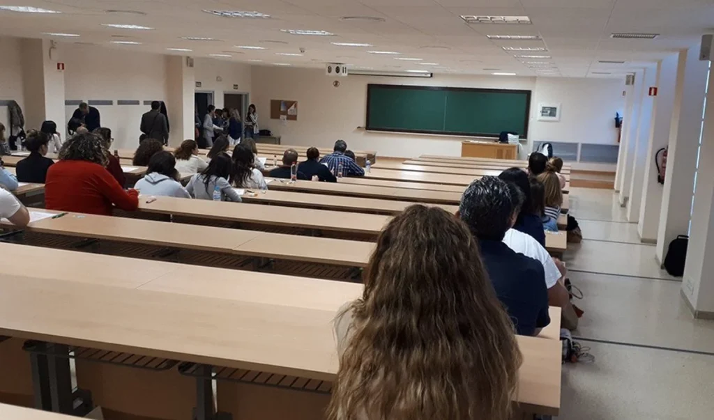 Menos Alumnos Por Clase Y Más Apoyo En Salud Mental: Madrid Refuerza Con 2.700 Nuevos Docentes La Educación Pública 3 Programas Innovadores Con Docentes En Robótica, Matemáticas Y Comprensión Lectora