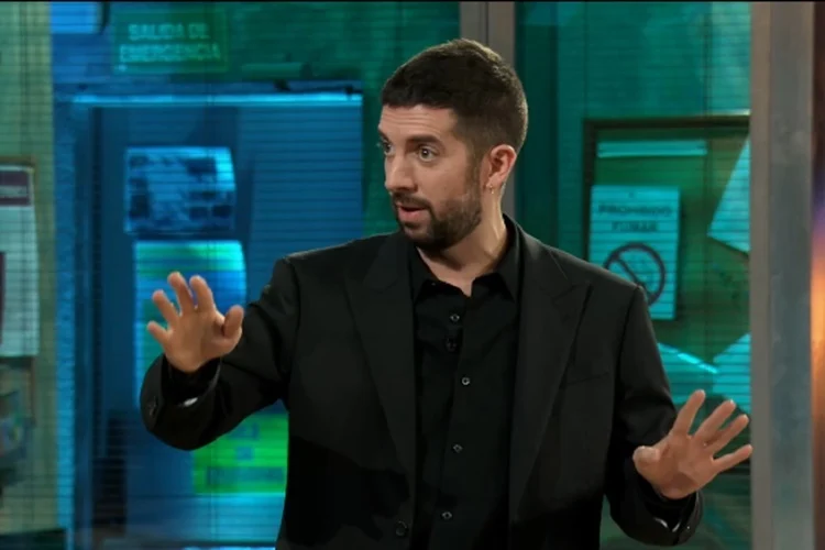 'El Hormiguero' Arranca Antes Que Nunca Para Tomar Ventaja Frente A 'La Revuelta': Los Planes De Motos Y Broncano En Septiembre 2 El Hormiguero' Arranca Antes Que Nunca Para Tomar Ventaja Frente A 'La Revuelta': Los Planes De Motos Y Broncano En Septiembre Fuente: Rtve
