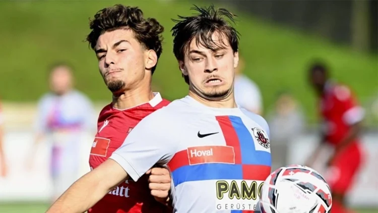 El Club Suizo Que Juega Reutilizando La Camiseta Del Barça Con Escudos Tapados 2 El Club Suizo Que Juega Reutilizando La Camiseta Del Barça Con Escudos Tapados Fuente: Sportclub Young Fellow Juventus