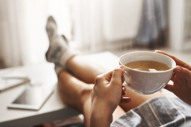 El Gesto Que Haces Cada Mañana Con El Café Y Que, Sin Saberlo, Está Destrozando Su Aroma Por Completo