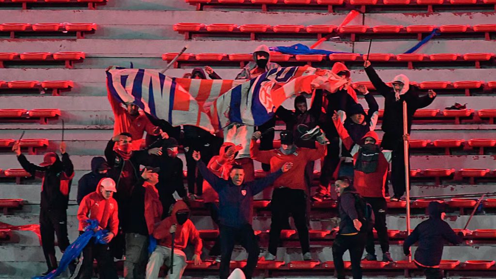 Barbarie En Argentina El Linchamiento Entre Aficiones De Independiente Y Universidad De Chile En Un Nuevo Episodio De La Feroz Violencia Del Fútbol Argentino Fuente: Photosport