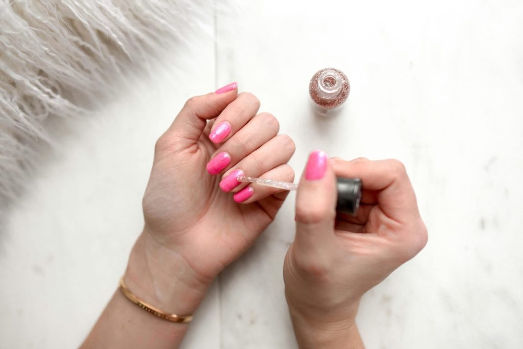 La prohibición de los esmaltes de uñas con TPO entra en vigor