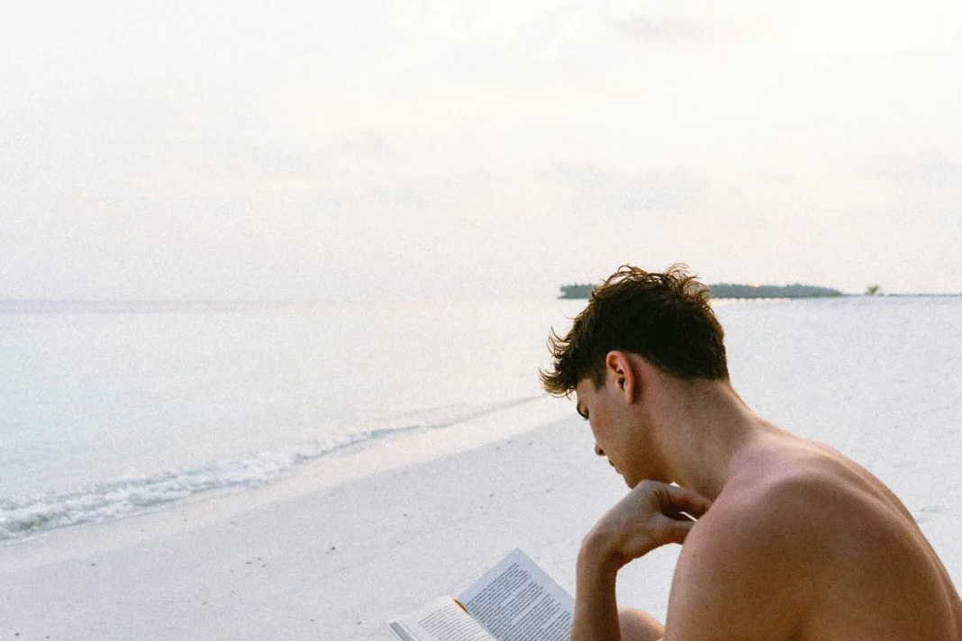 ¿Por qué todos están leyendo esta saga literaria este verano en España?