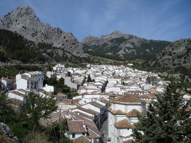 Paco Lana (35 Años), Viajero, Lo Confirma: «He Recorrido Más De 100 Pueblos Españoles, Pero Estos 3 Tienen Una Magia Especial En Septiembre»