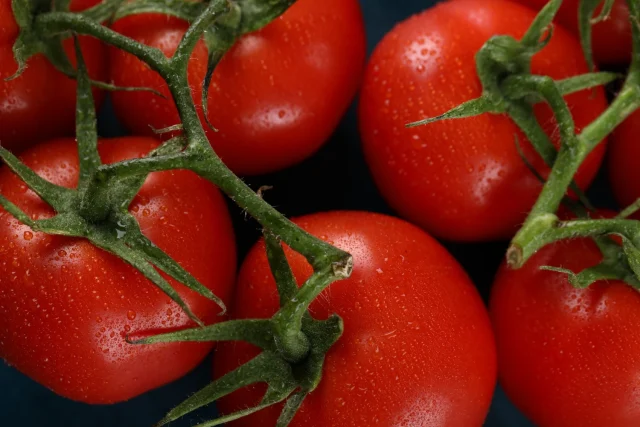No Es Donde Lo Compras, Sino Como Lo Conservas: Marcelo (39), Agricultor De Almería, Explica Por Qué Estás Matando El Sabor Del Tomate (Y Dónde Guardarlo)