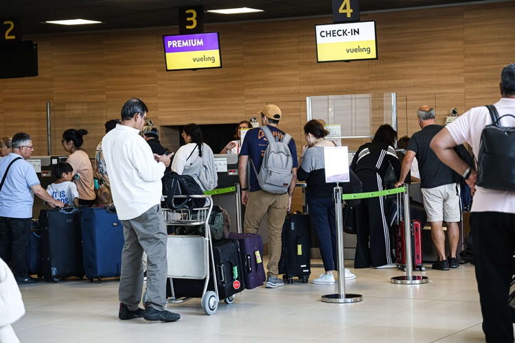 ¡Cuidado! Viajar Sin Seguro Puede Costarte Hasta 52.000 Euros Si Te Enfermas En Ee.uu. O Asia 1 Viajar Seguro Médico Extranjero