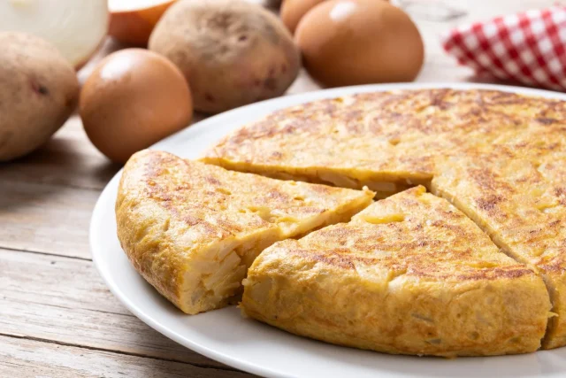 «Con Cebolla Es Un Pastel De Patata»: La Rae De La Tortilla Sentencia El Debate Nacional