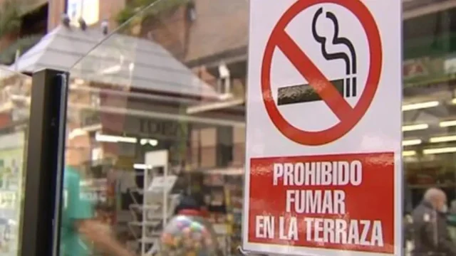 Acusan Al Gobierno De Lucrarse Y Ahogar A Los Bares Por La Prohibición De Fumar En Terrazas: «Mata A Los Hosteleros»