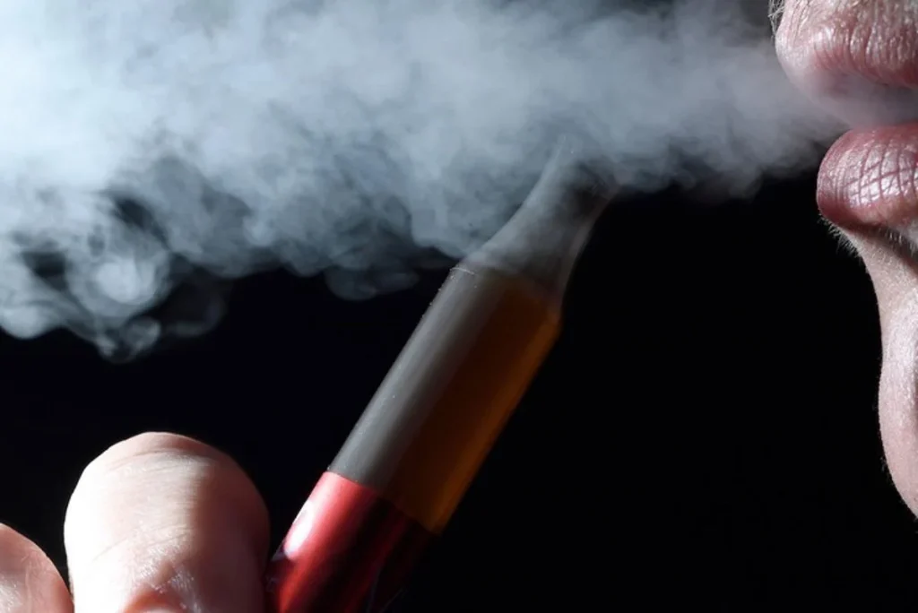 Resolvemos Todas Tus Dudas Sobre La Nueva Ley Antitabaco: No Solo Prohíbe Fumar En Terrazas De Bares 3 Adiós A Los Vapeadores Desechables: El Gobierno Equipara El Vapeo Al Tabaco Tradicional