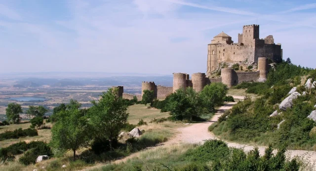 Parece Una Fortaleza De ‘El Señor De Los Anillos’, Pero Es El Castillo Románico Mejor Conservado Del Mundo Y Está En Huesca