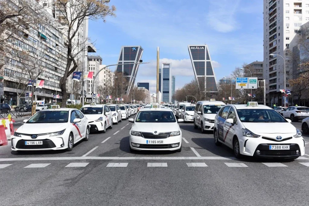 El Ayuntamiento Endurece Los Requisitos: Título De La Eso, Gps Obligatorio Y Más Controles Para Acceder Al Taxi