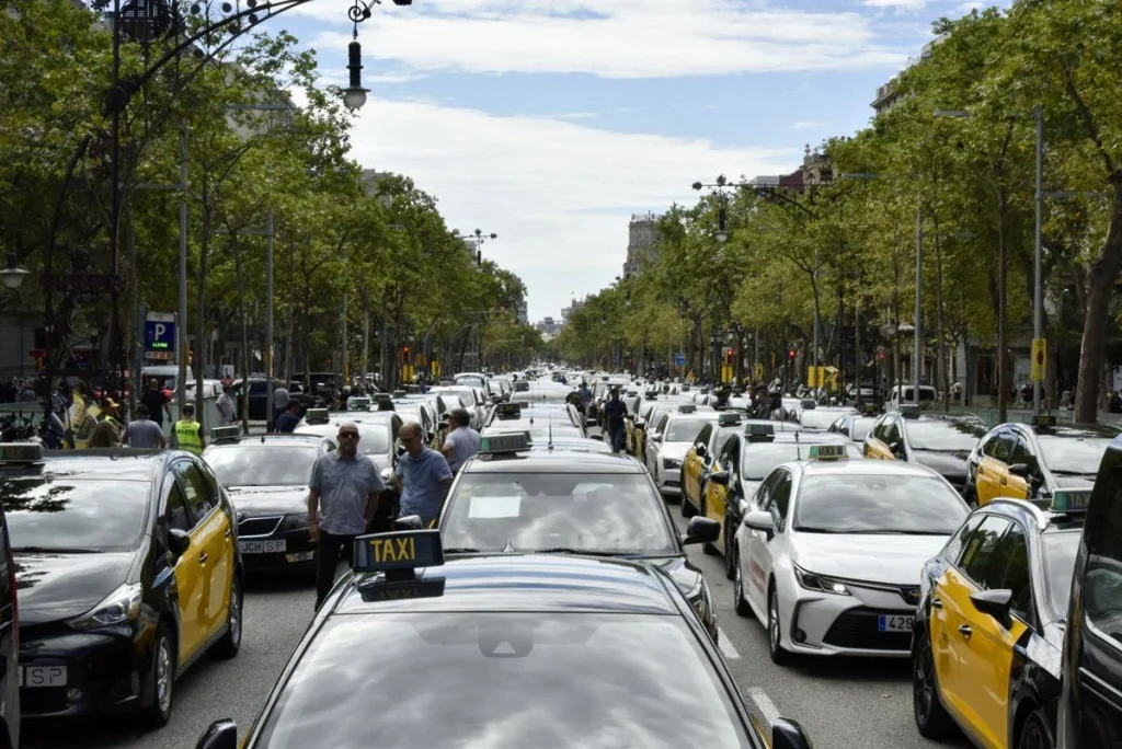 El Impacto Económico Y Laboral: Hasta 6.000 Empleos En Riesgo Si La Normativa Prohíbe Los Servicios Urbanos De Uber, Bolt Y Cabify