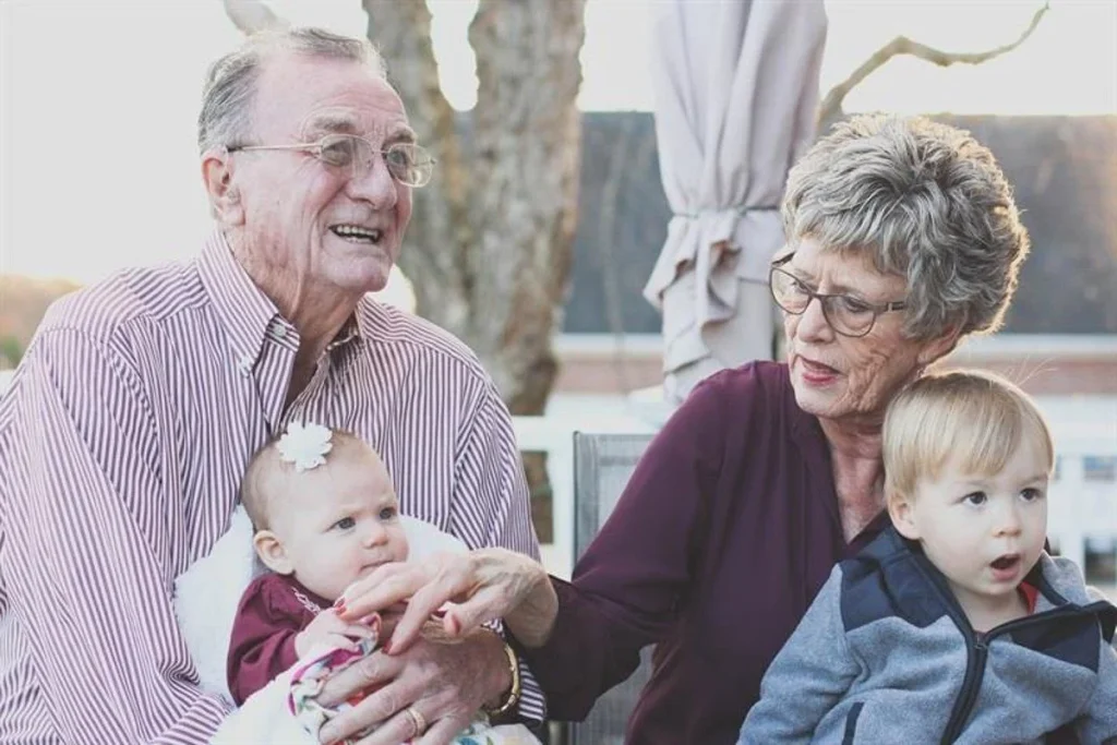 Malas Noticias Por La Crisis Del Sistema De Pensiones: Fulmina Los Sueldos De Los Jóvenes Y Abre Brecha Entre Generaciones 1 Los Jubilados Ya Cobran Más Que Los Menores De 35: Un Cambio Histórico En Las Rentas