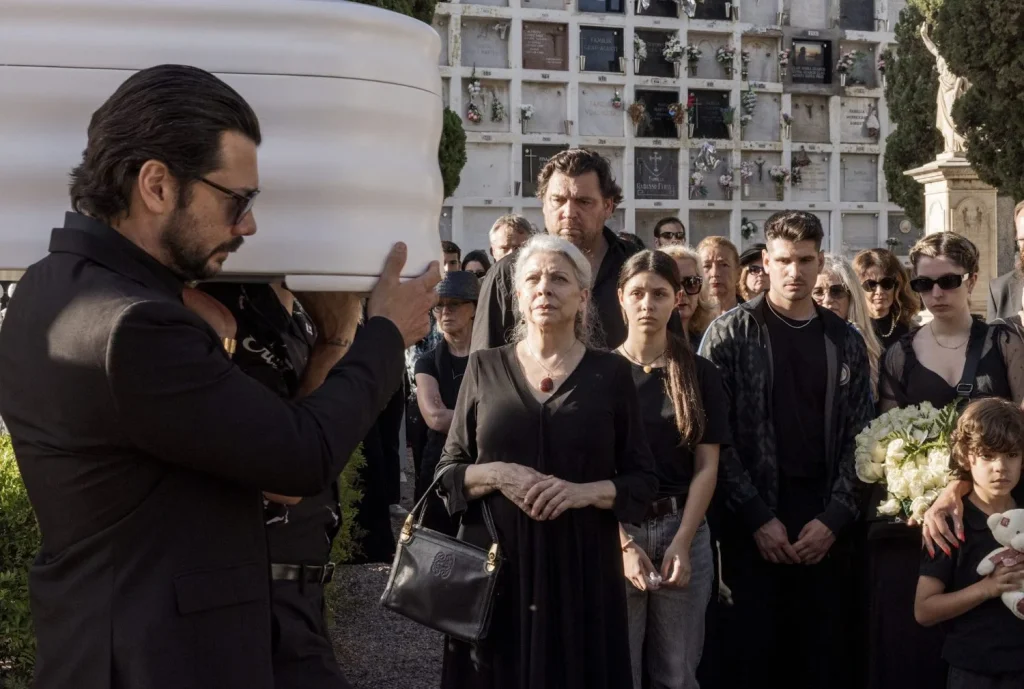 Antes De 'Dos Tumbas' En Netflix, Carmen Mola Tiene Dos Tesoros En Atresplayer Y Otro Más En El Horno 2 Netflix Prepara Su Gran Estreno Con Dos Tumbas, Mientras Otras Plataformas Ya Exprimen El Universo De La Autora