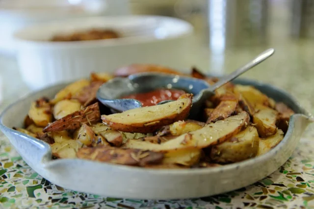 Patatas A Lo Pobre: La Receta Humilde Que Sabe A Gloria Y Te Apaña Una Cena Con Lo Que Tienes En La Despensa