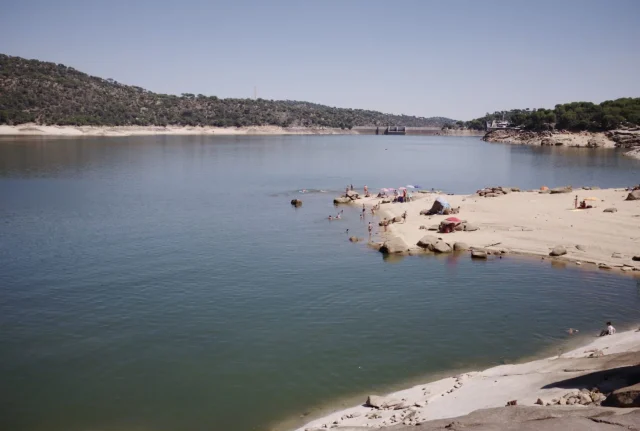 La Playa ‘Secreta’ A Una Hora De Madrid Que No Es Un Pantano Y Donde Te Sentirás Como En El Mediterráneo