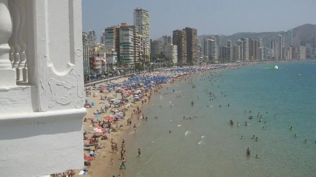 Enfermiza Reacción De Los Británicos Por La Nueva Ley Del Tabaco En España: «Portugal, Allá Vamos» 3 Portugal, Grecia Y Turquía Se Perfilan Como Los Destinos Alternativos Más Citados Por Los Viajeros