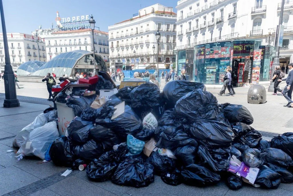 La Nueva Tasa De Basuras En Madrid Multiplica La Brecha Entre Barrios: De 574 Euros En El Plantío A Apenas 45 En San Cristóbal 3 Propietarios E Inquilinos: Quién Asume Realmente El Pago Del Impuesto