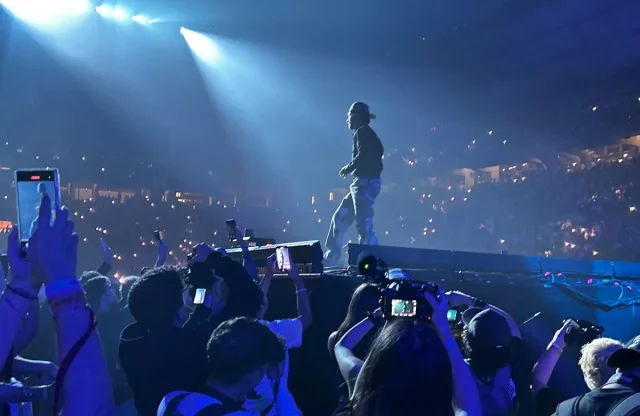 Mora arranca su gira en España con éxito rotundo: 18.000 fans en el Palau Sant Jordi