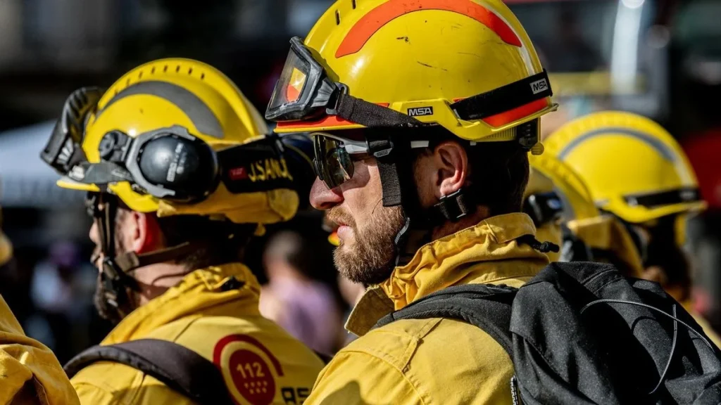 «Un Compañero Está Viviendo En El Coche»: Los Bomberos Forestales Se Hartan De La Comunidad De Madrid Y Apuntan Al Gobierno 2 Bomberos Forestales De La Comunidad De Madrid
