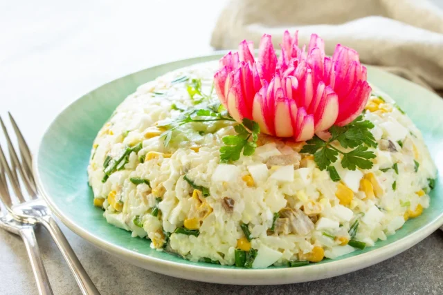La Ensaladilla Rusa Perfecta No Lleva Esto: El Ingrediente Que Los Chefs De Verdad Han Eliminadodo Mal