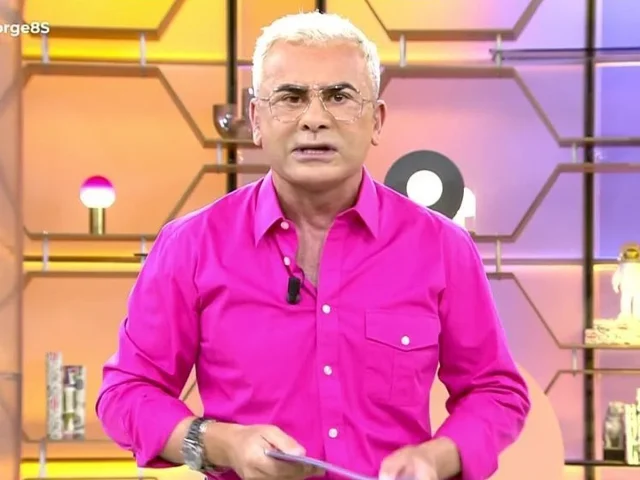 El «Pecado» De Envejecer En Televisión: Con Lifting Y Rubio Platino, Jorge Javier Vázquez Reaparece «Enojado» Tras Su Cirugía Estética