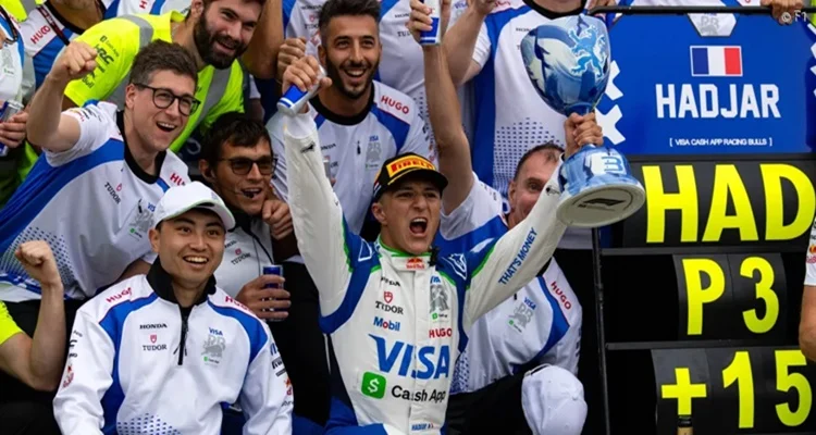 Alonso Se Cuela Entre Los Mejores En Zandvoort, Según Los Expertos. Hadjar Se Lleva El 10 2 Alonso Se Cuela Entre Los Mejores En Zandvoort, Según Los Expertos Fuente: Visa Rb