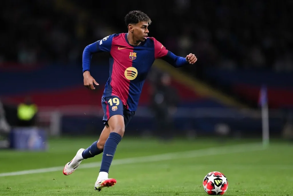 Lamine Yamal Desvela La Conversación Con Xavi Hernández Tras Su Histórico Debut En El Barça: &Quot;Cómo Puede Ser Que No Estés Jugando?&Quot; Fuente: Uefa