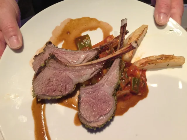 Carlos Horno (65), Maestro Asador En Sepúlveda: «El Lechazo En Casa Casi Nunca Sale Bien Por Un Error. El Secreto Está En La Bandeja Y En Este Ingrediente»