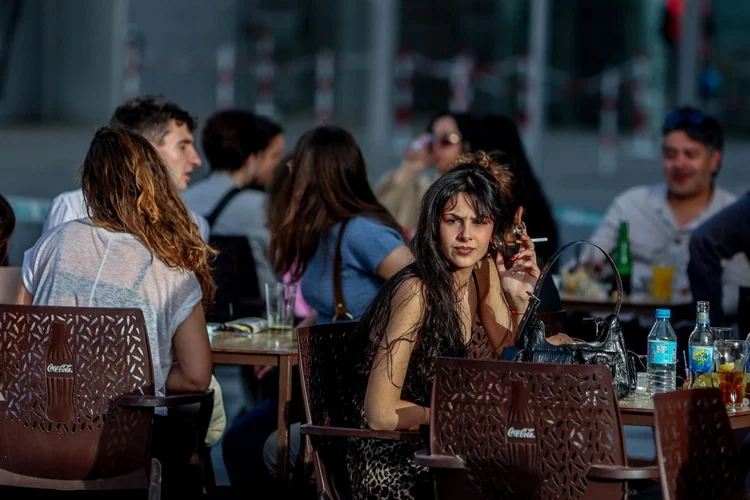 Acusan Al Gobierno De Lucrarse Y Ahogar A Los Bares Por La Prohibición De Fumar En Terrazas: &Quot;Mata A Los Hosteleros&Quot; 1 Acusan Al Gobierno De Lucrarse Y Ahogar A Los Bares Por La Prohibición De Fumar En Terrazas: &Quot;Mata A Los Hosteleros&Quot; Fuente: Europa Press