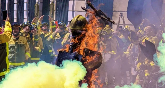 «Un Compañero Está Viviendo En El Coche»: Los Bomberos Forestales Se Hartan De La Comunidad De Madrid Y Apuntan Al Gobierno