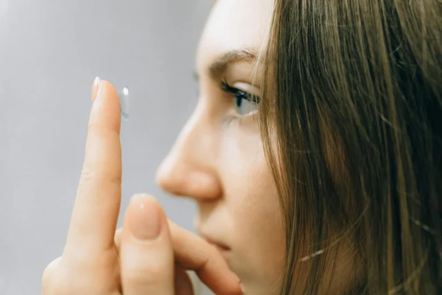 La Revolución Óptica Ha Llegado: Estas Lentillas Permiten Ver En La Oscuridad, Incluso Con Los Ojos Cerrados