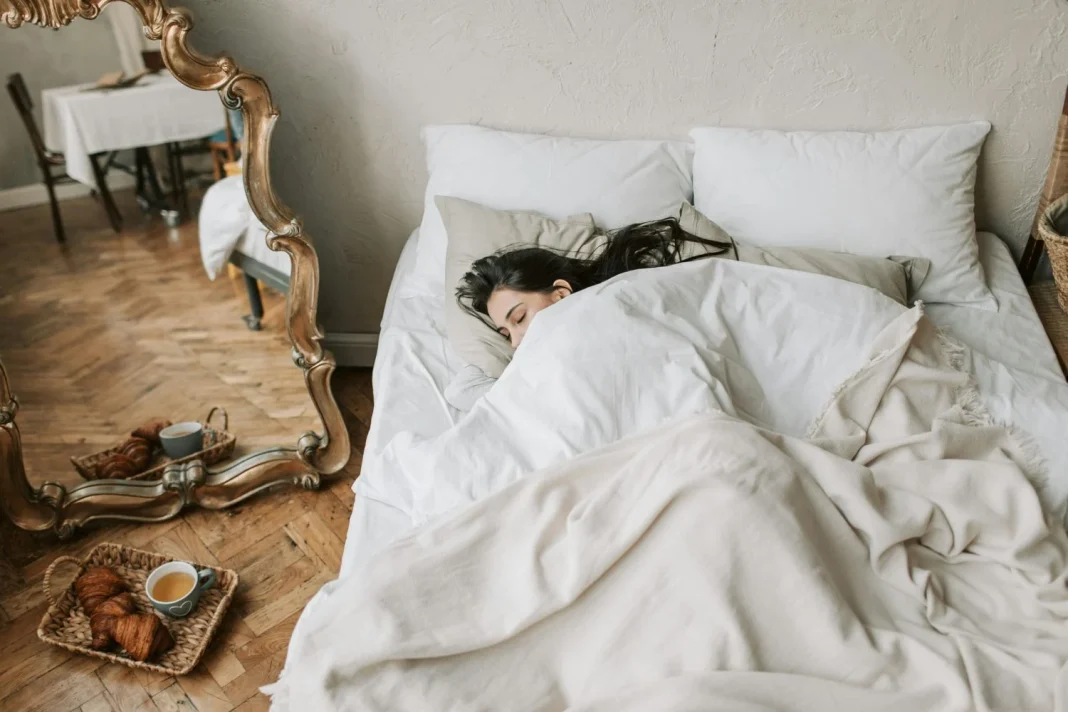 El espacio crítico al que debes prestar atención: debajo de la cama