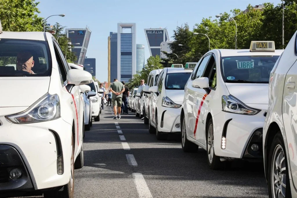 Cabify Regala Motos, Los Taxis Descuentos Y Las Bicis Eléctricas Son Gratis: Los Servicios De Transporte Aprovechan La Semana De La Movilidad 1 Taxistas De Madrid